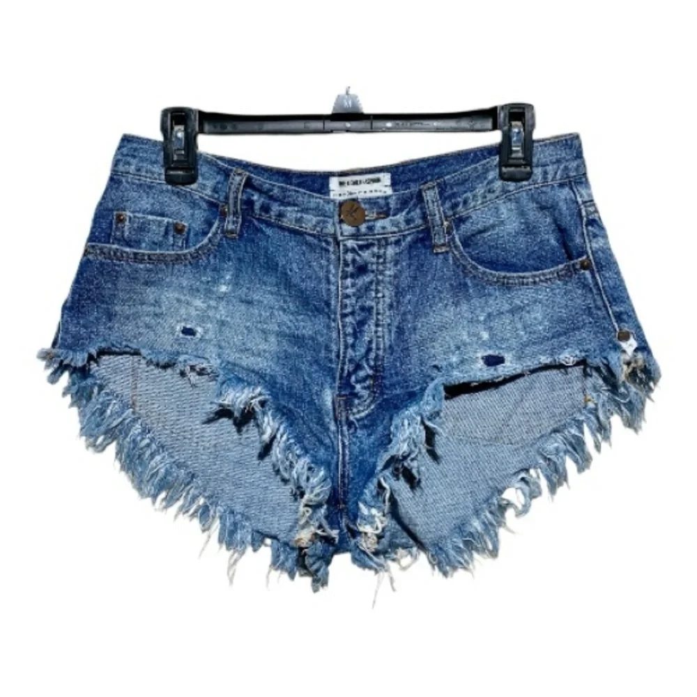 One TeaSpoon Pacific Bandits Distressed Jean Shorts Size 25 - Picture 2 of 5